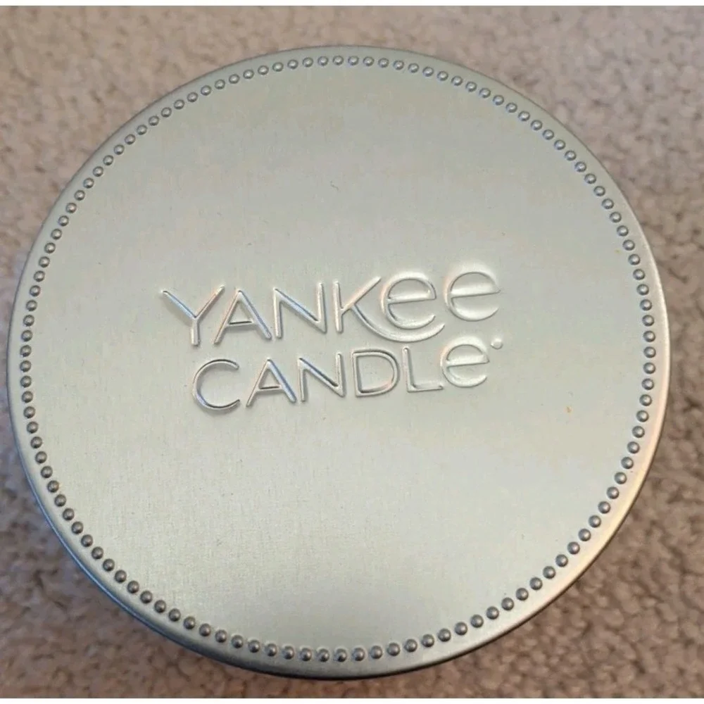 Yankee Candle Red‎ Apple Wreath Medium 2-Wick Tumbler Jar 12.5 oz